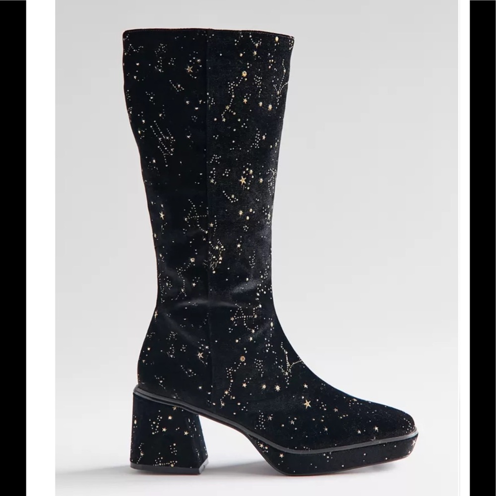 1 left! Rare! boho Celestial Dreamer Flared velvet boots💫🌚💫 new in box